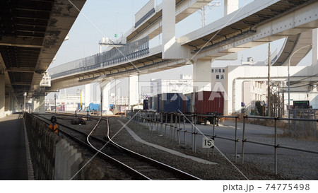 横浜、神奈川臨海鉄道、横浜本牧駅 74775498