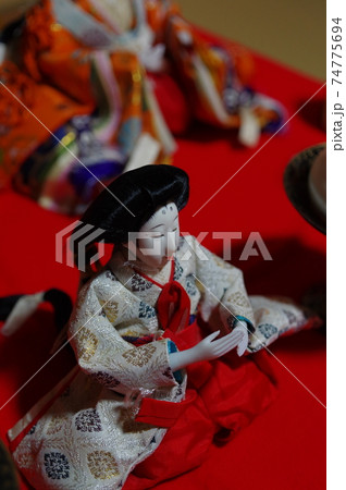 雛祭りと雛人形、お子様ひとりひとりに向けたお祝い毎 74775694