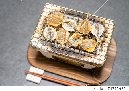 小あじ 浜焼き　七輪で炭火焼き 74775922