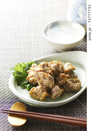 鶏の砂肝ピリ辛揚げ32 74777745