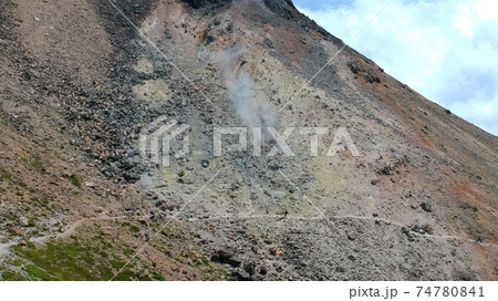 茶臼岳(那須岳)の噴気孔「無限地獄」ドローン空撮 茶臼岳(那須岳)の噴気孔「無限地獄」ドローン空撮 74780841