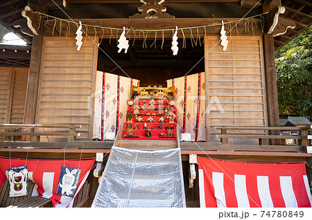 太子堂八幡神社境内神楽殿のお雛様 74780849