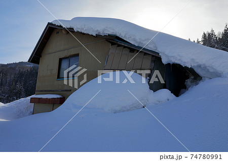 豪雪に埋まる一軒家 福島県只見町 豪雪に埋まる一軒家 福島県只見町 74780991