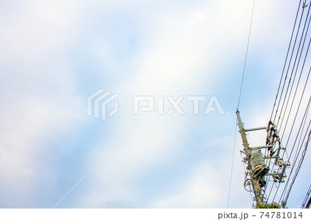 電信柱と空。 74781014