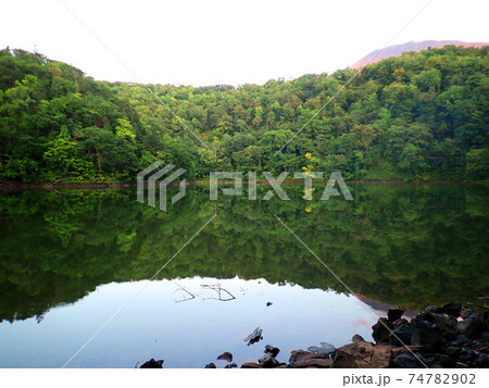 北海道ニセコ 半月湖畔自然公園 北海道ニセコ 半月湖畔自然公園 74782902