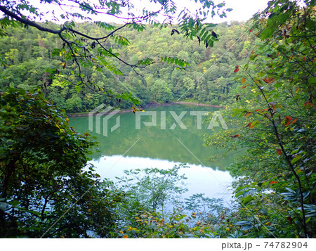 北海道ニセコ 半月湖畔自然公園 北海道ニセコ 半月湖畔自然公園 74782904