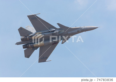 マレーシア空軍スホーイSu-30MKMギアアップ 74783836