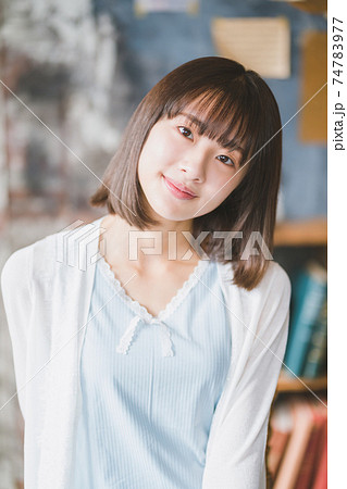 10代後半女子の朝 74783977