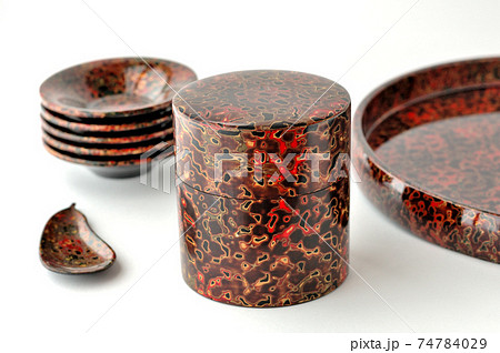 津軽塗の茶筒と茶匙と茶たくの写真素材 [74784029] - PIXTA