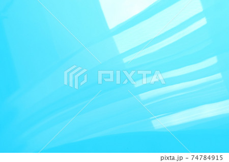 青色系の抽象的背景 ゆるやかな流れ・ライン 青色系の抽象的背景 ゆるやかな流れ・ライン 74784915