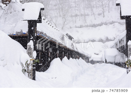 雪景色の鶴の湯温泉 雪景色の鶴の湯温泉 74785909