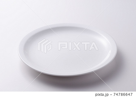 白い皿の背景素材 白い皿の背景素材 74786647