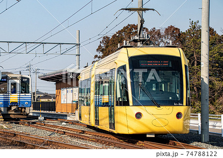 黄色低床路面電車KI-bo(キーボ)とえち鉄高床車輛 黄色低床路面電車KI-bo(キーボ)とえち鉄高床車輛 74788122