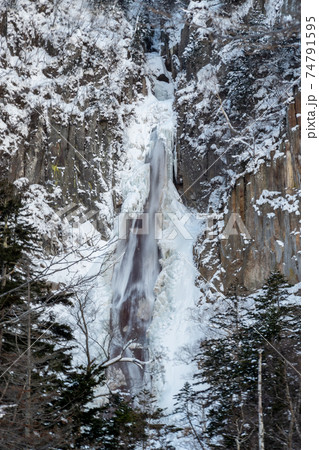 氷瀑 74791595