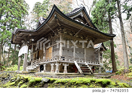 十和田神社拝殿と奥に続く本殿 十和田神社拝殿と奥に続く本殿 74792055