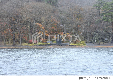 雪舞う十和田湖湖上より乙女の像 雪舞う十和田湖湖上より乙女の像 74792061