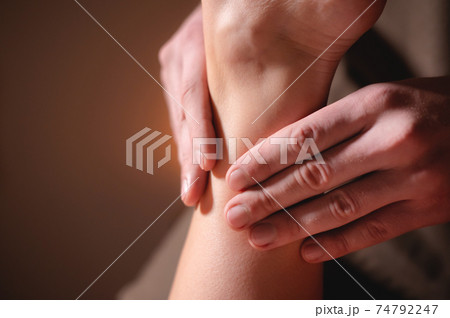 Close-up massage of legs and feet of a client in a massage parlor Close-up massage of legs and feet of a client in a massage parlor 74792247