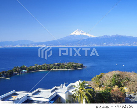 静岡県　大瀬崎と富士　2月 74792556