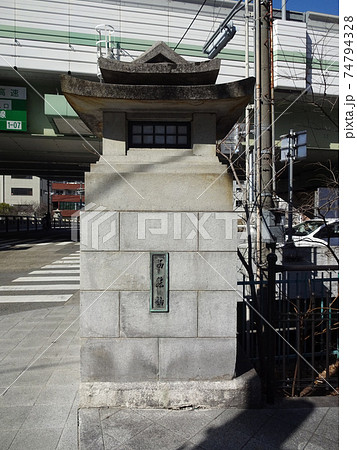 大阪府大阪市中央区の高麗橋の灯ろう 74794328