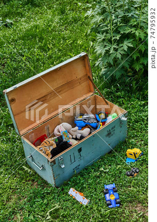 Soviet military box with children's toys. No logo. Translation - Gross Net. 9D 166 06-86 10 pieces 74795932