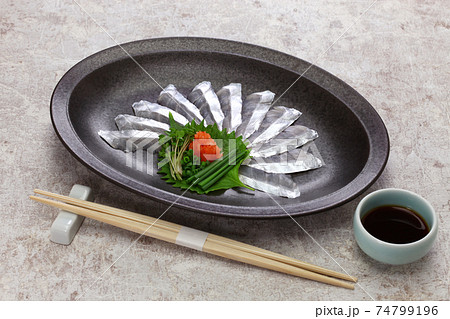 太刀魚の刺身 74799196
