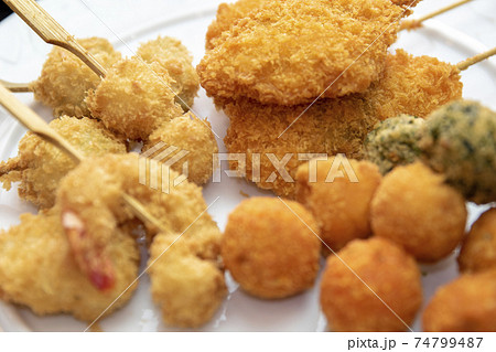 揚げ物　串　天ぷら　盛り 74799487