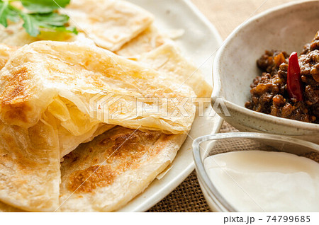 ロティとカレーとヨーグルト 74799685
