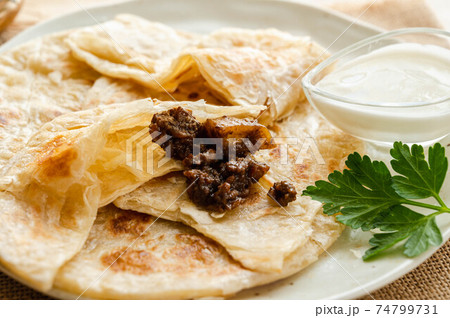 ロティに乗せたキーマカレー 74799731