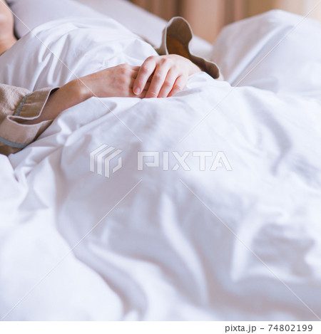 睡眠 布団 女性 日本人 睡眠 布団 女性 日本人 74802199