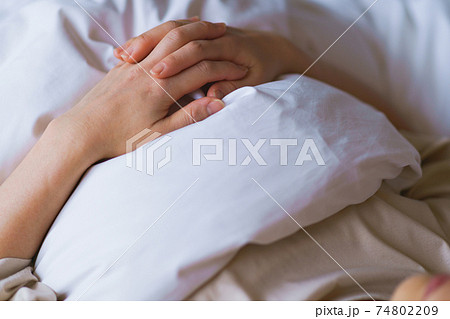 睡眠 布団 女性 日本人 睡眠 布団 女性 日本人 74802209