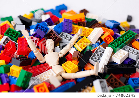 ブロック カラフル レゴ デッサン人形の写真素材