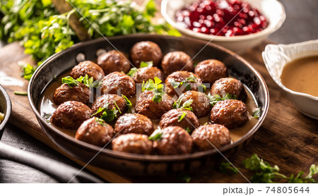 Swedish meatballs, kottbullar, in a pan topped with fresh parsley 74805644