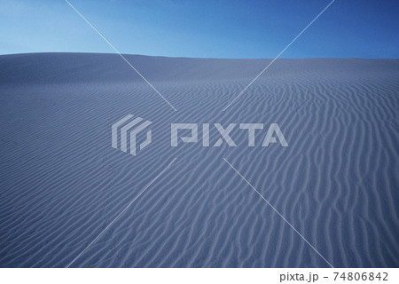 Rippled sand dunes 74806842