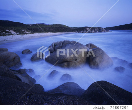 Australia rocks in ocean Australia rocks in ocean 74807294
