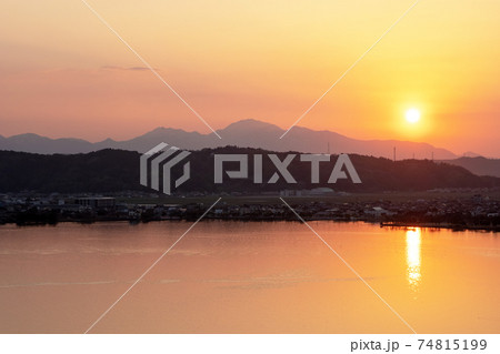 湖畔の夕暮れ　サイクリングのイメージ（東郷池出雲山展望台） 74815199