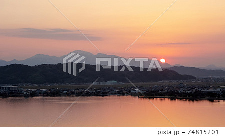 湖畔の夕暮れ　サイクリングのイメージ（東郷池出雲山展望台） 74815201