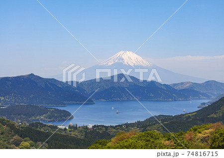 神奈川県・箱根/ 大観山展望台付近から見る新緑が美しい芦ノ湖と富士山 神奈川県・箱根/ 大観山展望台付近から見る新緑が美しい芦ノ湖と富士山 74816715