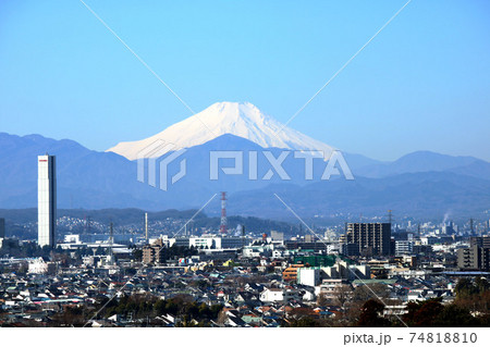 武蔵小金井から見た雪化粧をした富士山 74818810