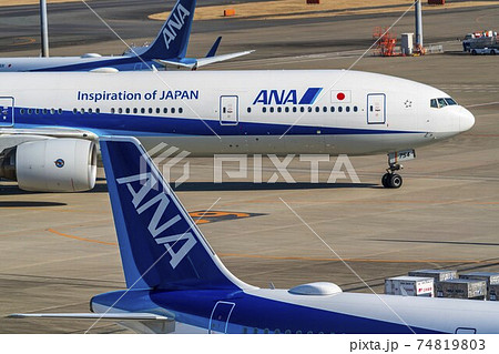 空港の風景 タキシング中の飛行機 東京都大田区 空港の風景 タキシング中の飛行機 東京都大田区 74819803