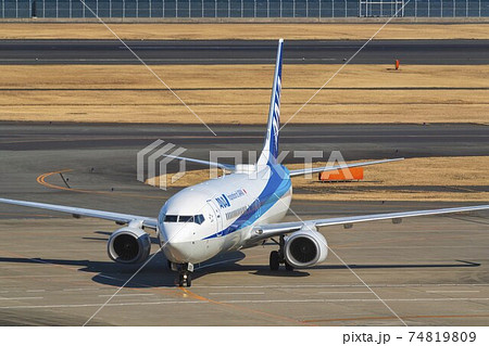 空港の風景 タキシング中の飛行機 東京都大田区 空港の風景 タキシング中の飛行機 東京都大田区 74819809