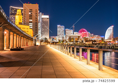 《神奈川県》横浜港町の夜景・象の鼻パーク 《神奈川県》横浜港町の夜景・象の鼻パーク 74825599