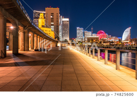《神奈川県》横浜港町の夜景・象の鼻パーク 《神奈川県》横浜港町の夜景・象の鼻パーク 74825600