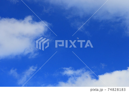 青空と雲と月 積雲 青空と雲と月 積雲 74828183