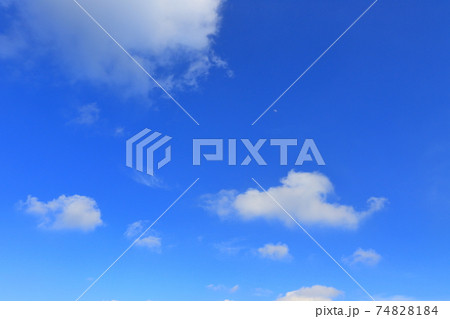 青空と雲と月 積雲 青空と雲と月 積雲 74828184