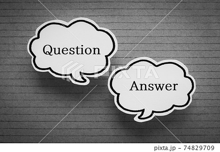 QuestionとAnswer　吹き出し　質問　疑問　回答　答え 74829709