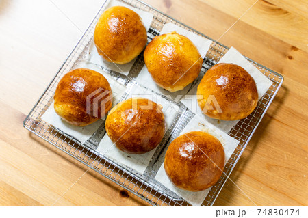 手作りブリオッシュ 74830474