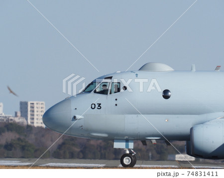 P-1哨戒機の離陸(移動中横) P-1哨戒機の離陸(移動中横) 74831411