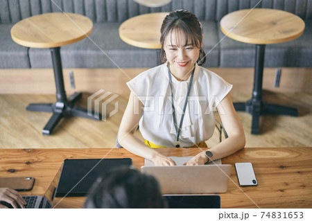 ビジネス 女性 ビジネス 女性 74831653