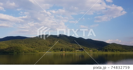 空 山 湖 74832759