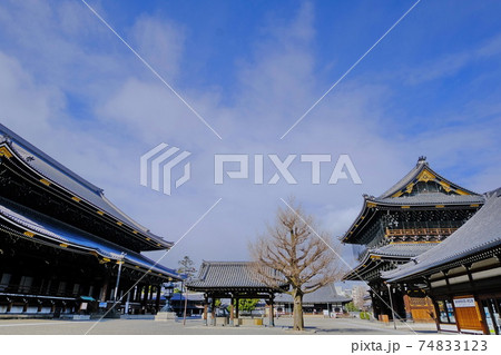 古都京都の観光名所　東本願寺の御影堂と御影堂門 74833123